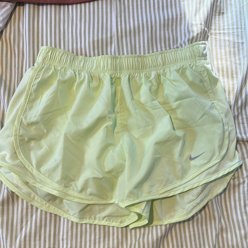 Nike Green Athletic Shorts Lightweight Moisture-Wicking